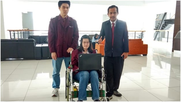 Kursi Roda Kendali Otak Ciptaan Mahasiswa Binus