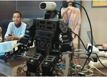 Robot Humanoid Mahasiswa Binus Tampil di Kampus