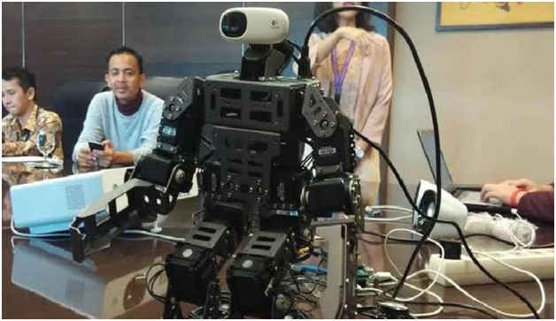 Robot Humanoid Mahasiswa Binus Tampil di Kampus